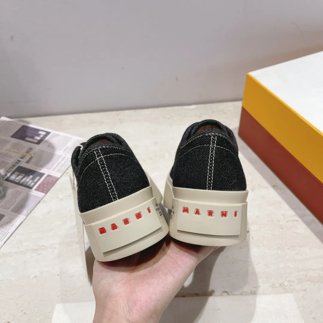 👟👟Ex-factory price 480👟👟Marni classic Mona fat-toe thick-soled shoes [Rose] Latest colorful double-cover packaging [Rose] Mainly recommended single product Cute and cute one, cute and fashionable taste, very good-looking on the feet ❗ Tired of regular white shoes, a pair of these thick-soled big-toe shoes can satisfy daily wear and full of street style. ————————- Upper: cowhide lining: crystal sheepskin. Outsole: The correct version of the outsole! The color is beige, not completely white. The bottom is 5cm thick. Number of yards: 35-39 (34.40 yards are custom-made and cannot be returned or exchanged)